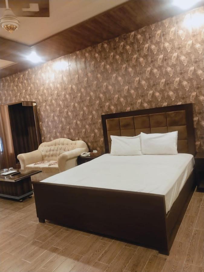 Royal Fort Executive Hotel Gulberg Lahore Rum bild