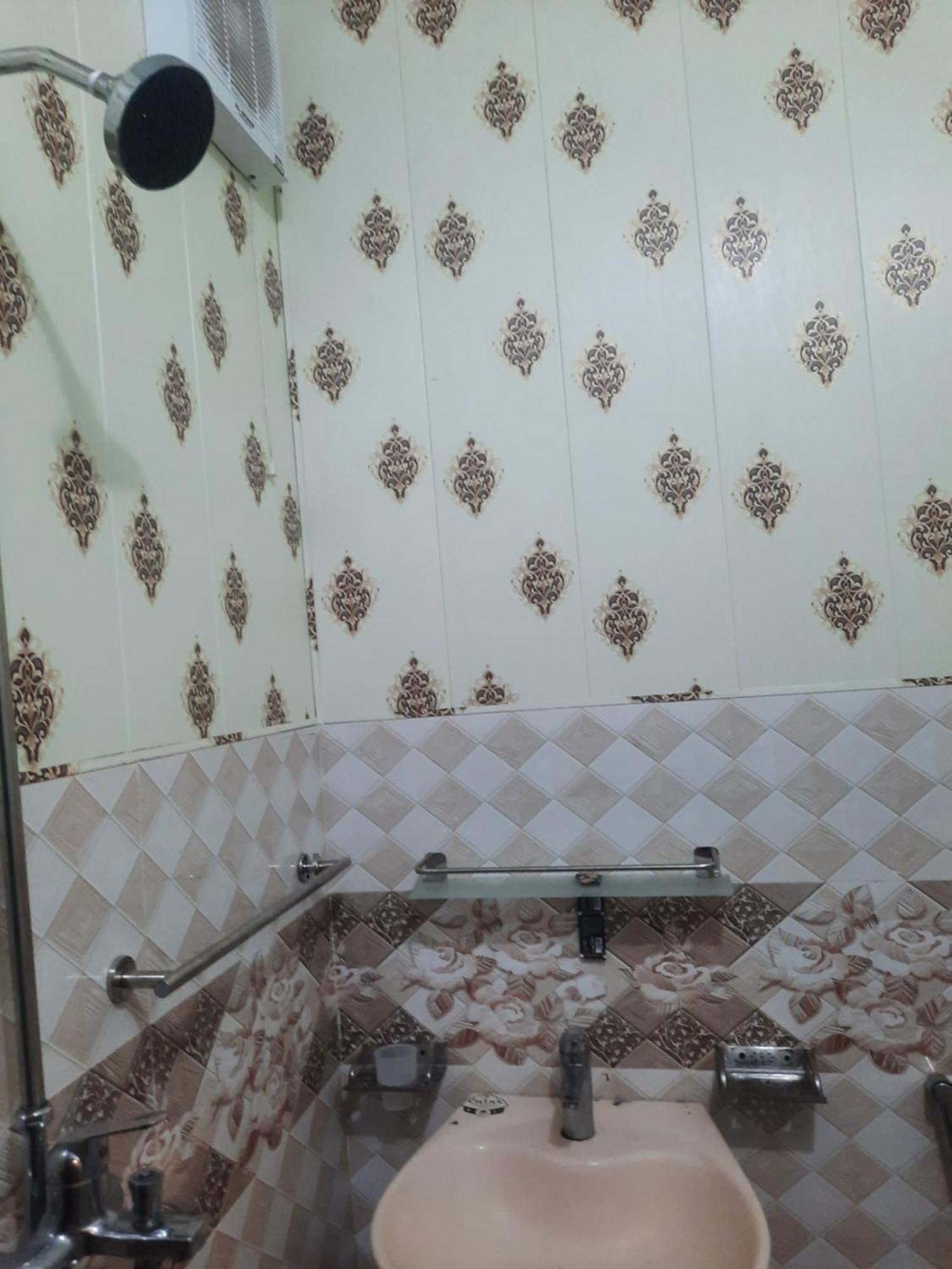 Royal Fort Executive Hotel Gulberg Lahore Rum bild